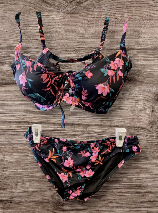 100pcs Shade & Shore Bikini Sets Black Floral Design READ DESCRIPTION FOR SIZE BREAKDOWN